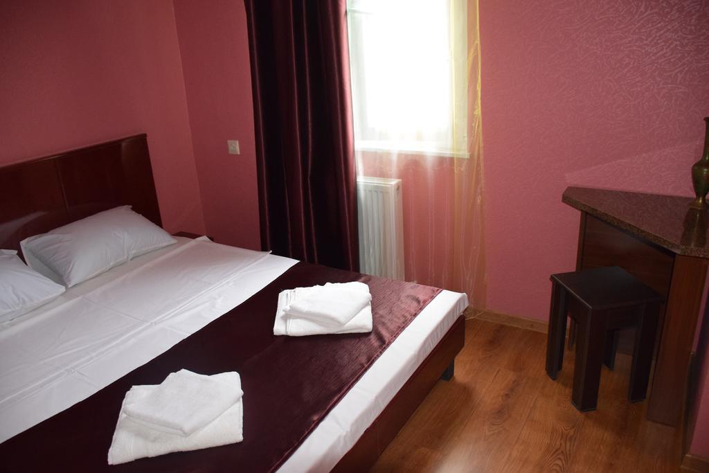 Crossway Tbilisi Hotel Quarto foto